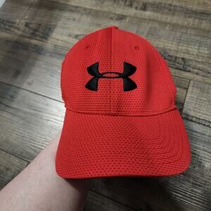Pre-owned Red under Armour cap fitted hat size M b29